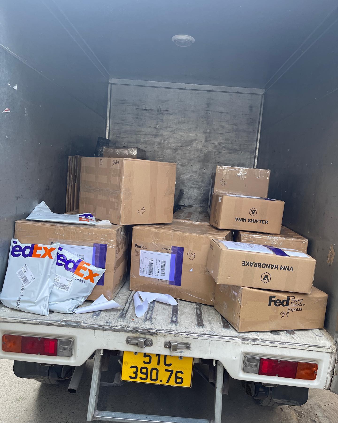 import eyelashes into the USA