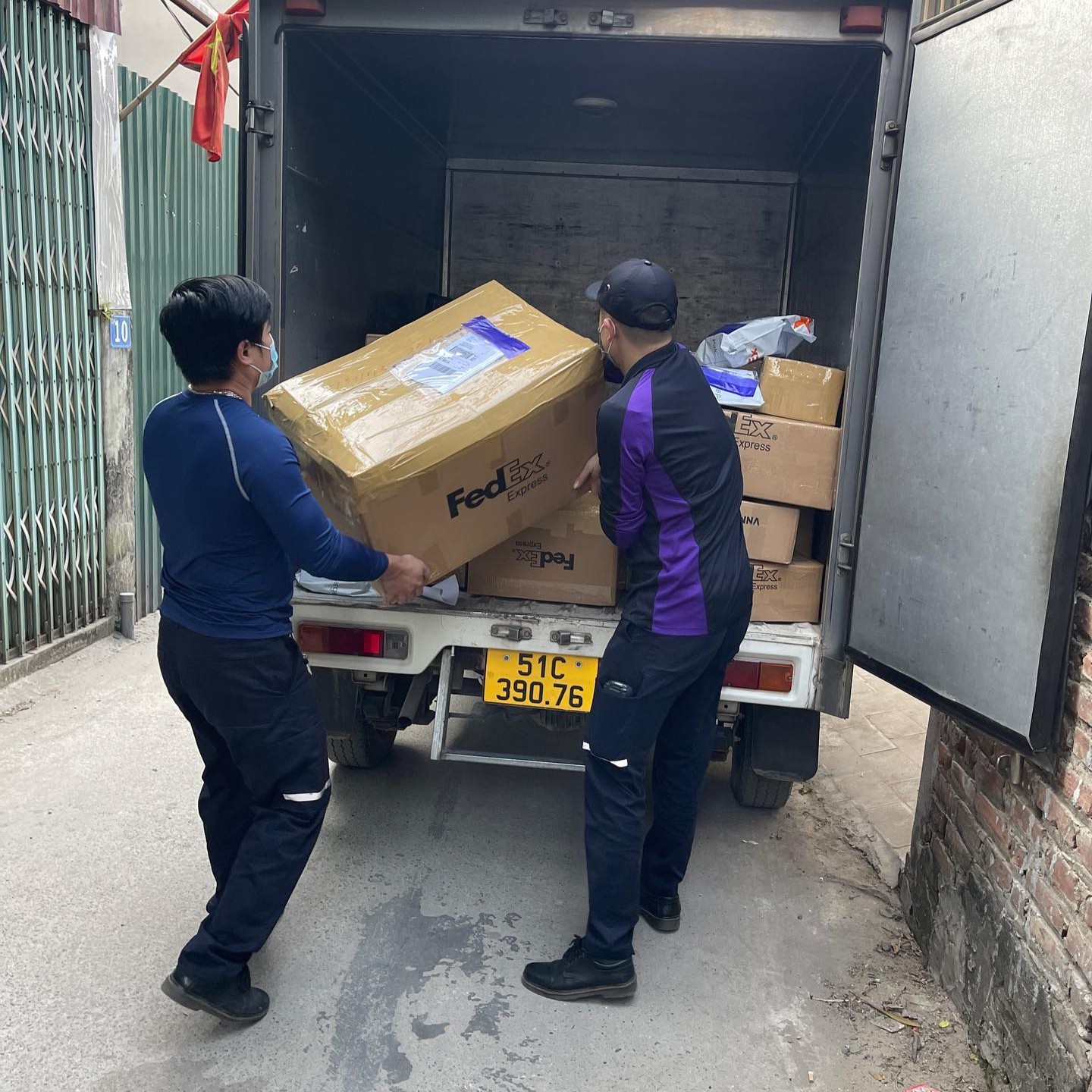 shipping the lashes