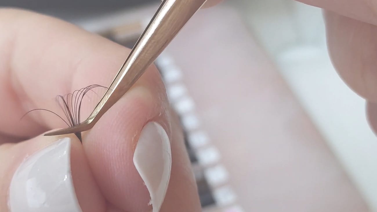 how to make a lash fan