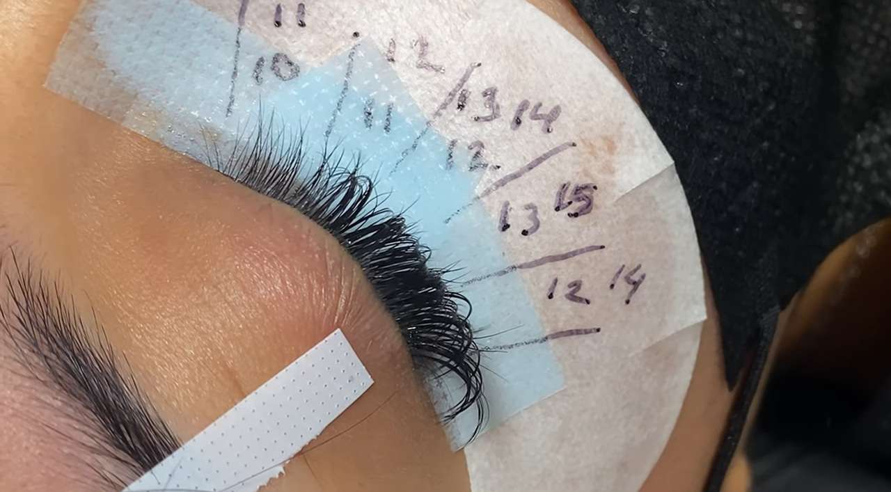 classic eyelashes