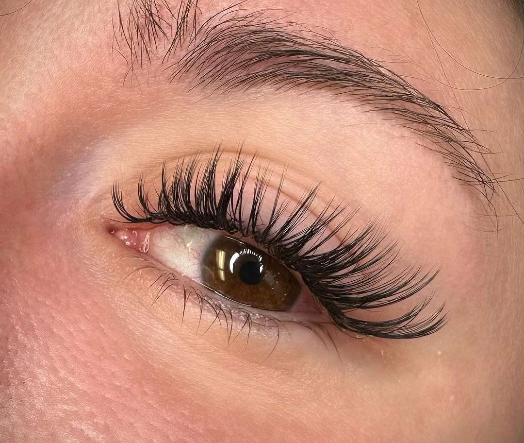 classic vs wet lashes